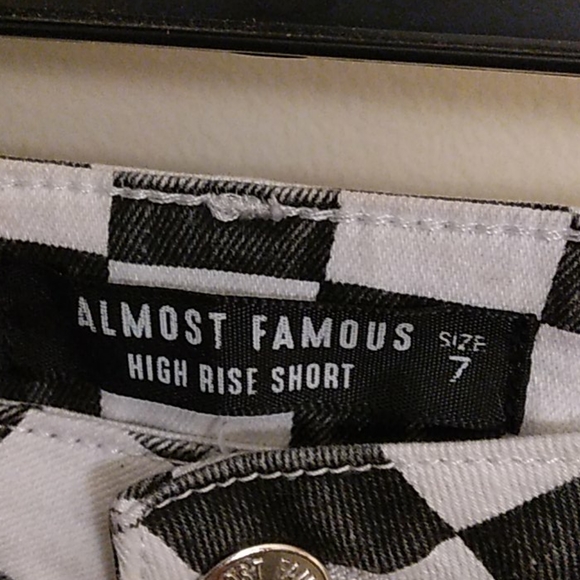 Checkered shorts size 7 - Picture 2 of 4